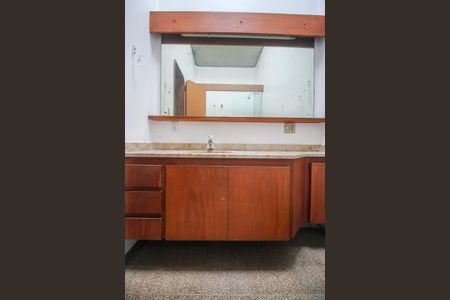 Casa à venda com 776m², 5 quartos e 4 vagasBanheiro da Suíte 2