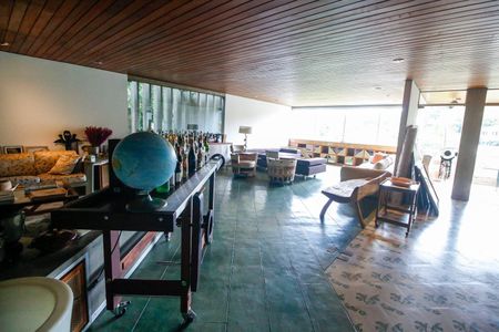 Casa à venda com 776m², 5 quartos e 4 vagasSala