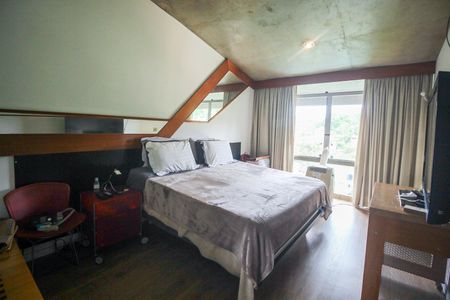 Casa à venda com 776m², 5 quartos e 4 vagasSuíte 1