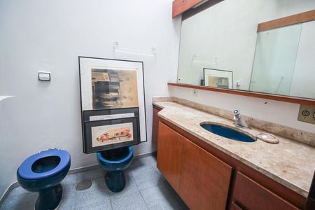 Casa à venda com 776m², 5 quartos e 4 vagasBanheiro da Suíte 4