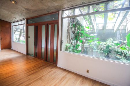 Casa à venda com 776m², 5 quartos e 4 vagasCorredor