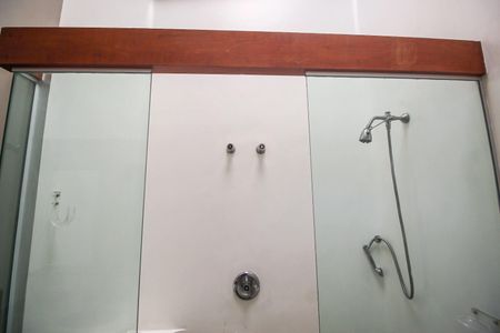 Casa à venda com 776m², 5 quartos e 4 vagasBanheiro da Suíte 5