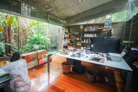 Casa à venda com 776m², 5 quartos e 4 vagasEscritório