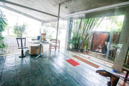 Casa à venda com 776m², 5 quartos e 4 vagasEntrada