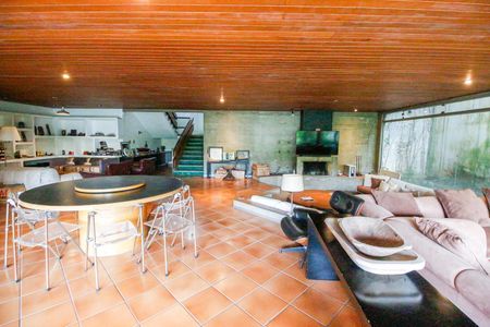 Casa à venda com 776m², 5 quartos e 4 vagasSala