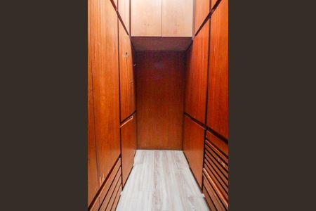 Casa à venda com 776m², 5 quartos e 4 vagasCloset da suíte 1