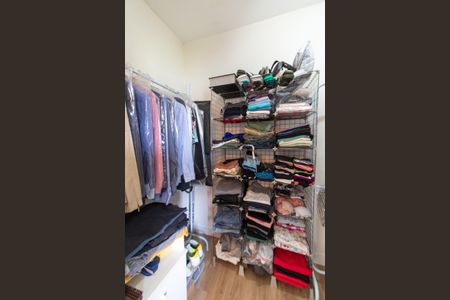 Casa de condomínio à venda com 140m², 2 quartos e 2 vagasCLOSET DA SUITE MASTER