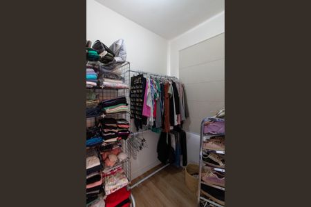 Casa de condomínio à venda com 140m², 2 quartos e 2 vagasCLOSET DA SUITE MASTER