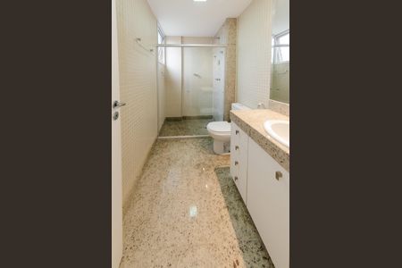 Apartamento para alugar com 210m², 4 quartos e 4 vagasBanheiro suíte 3