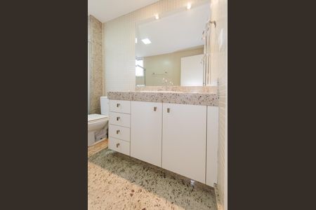 Apartamento para alugar com 210m², 4 quartos e 4 vagasBanheiro suíte 3