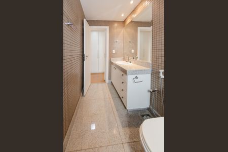 Apartamento para alugar com 210m², 4 quartos e 4 vagasBanheiro social