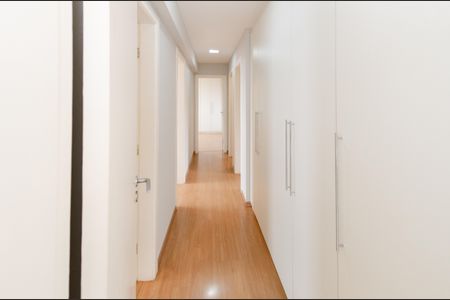 Apartamento para alugar com 210m², 4 quartos e 4 vagasCorredor