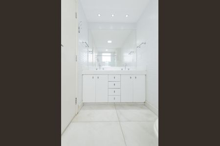 Apartamento para alugar com 210m², 4 quartos e 4 vagasBanheiro suíte 2