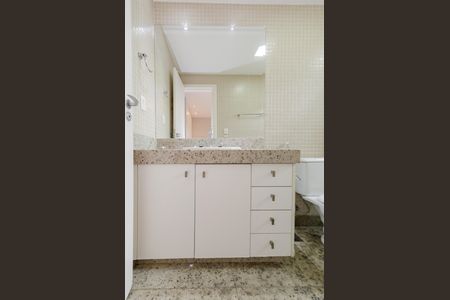 Apartamento para alugar com 210m², 4 quartos e 4 vagasBanheiro suíte 1