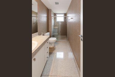 Apartamento para alugar com 210m², 4 quartos e 4 vagasBanheiro social