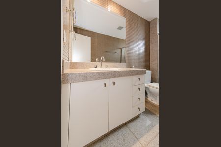 Apartamento para alugar com 210m², 4 quartos e 4 vagasBanheiro social