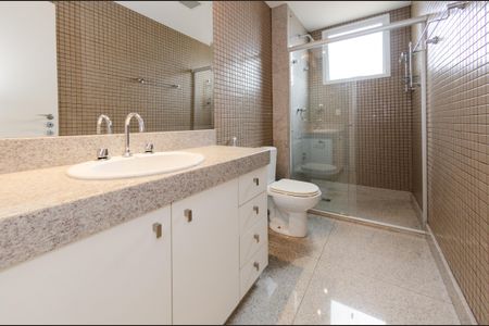 Apartamento para alugar com 210m², 4 quartos e 4 vagasBanheiro social