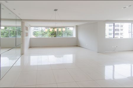 Apartamento para alugar com 210m², 4 quartos e 4 vagasSala