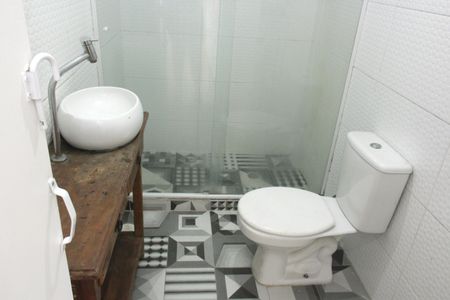 Banheiro de apartamento para alugar com 1 quarto, 65m² em Aparecida, Santos