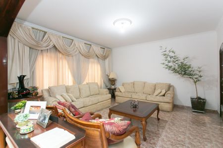 Casa à venda com 287m², 5 quartos e 3 vagasSala