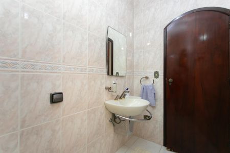 Casa à venda com 287m², 5 quartos e 3 vagasBanheiro Social