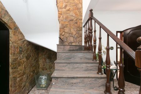 Casa à venda com 287m², 5 quartos e 3 vagasEscada