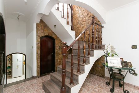 Casa à venda com 287m², 5 quartos e 3 vagasEscada