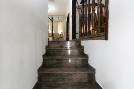 Casa à venda com 287m², 5 quartos e 3 vagasEscada