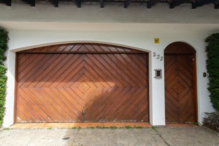 Casa à venda com 287m², 5 quartos e 3 vagasFachada