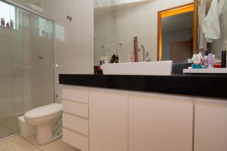 Apartamento à venda com 144m², 2 quartos e 1 vagaBanheiro da Suíte