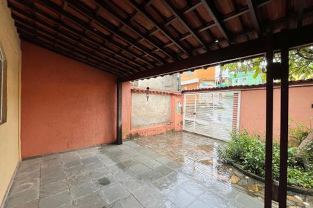 Casa à venda com 360m², 3 quartos e 3 vagas Casa à venda com 360m², 3 quartos e 3 vagasGaragem