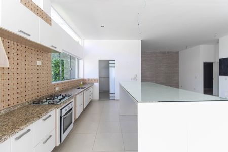 Casa à venda com 102m², 2 quartos e 5 vagasSala - Cozinha