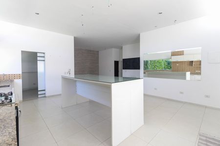 Casa à venda com 102m², 2 quartos e 5 vagasSala - Cozinha