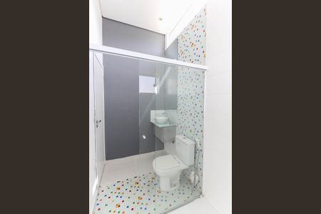 Casa à venda com 102m², 2 quartos e 5 vagasBanheiro da Suíte