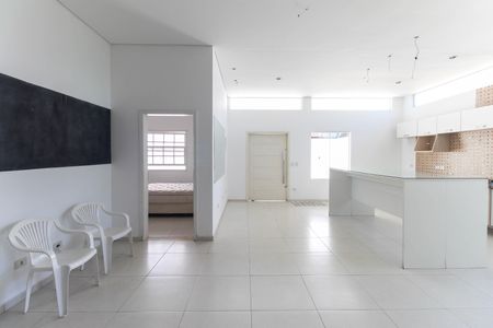 Casa à venda com 102m², 2 quartos e 5 vagasSala - Cozinha