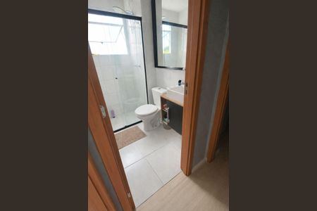 Banheiro de apartamento à venda com 2 quartos, 42m² em Canudos, Novo Hamburgo