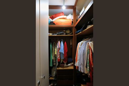 Apartamento para alugar com 80m², 3 quartos e 2 vagas Apartamento para alugar com 80m², 3 quartos e 2 vagasCloset da suíte