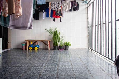 Casa à venda com 120m², 4 quartos e 1 vagaÁrea de Serviço Casa 2