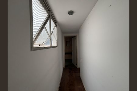 Apartamento à venda com 140m², 4 quartos e 2 vagasCorredor de acesso aos quarto