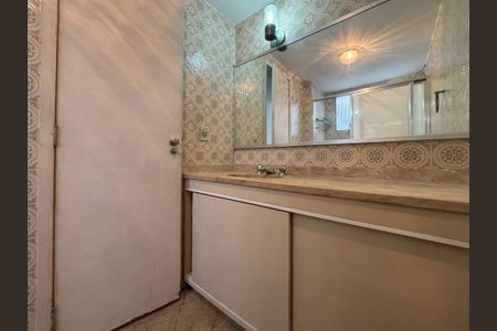 Apartamento à venda com 140m², 4 quartos e 2 vagasBanheiro social
