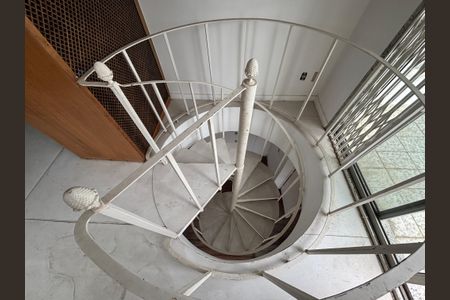 Apartamento à venda com 140m², 4 quartos e 2 vagasSuíte 2 - cobertura - escada