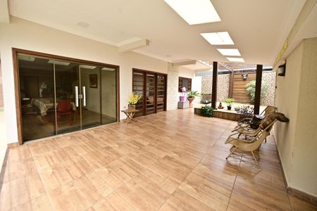 Casa para alugar com 4 quartos, 289m² em Santo Hilario, Goiânia