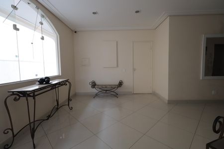 Apartamento para alugar com 63m², 2 quartos e 2 vagasHall social