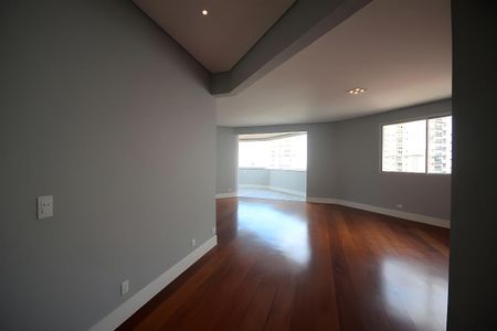 Apartamento à venda com 245m², 3 quartos e 3 vagas