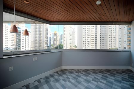 Apartamento à venda com 245m², 3 quartos e 3 vagas