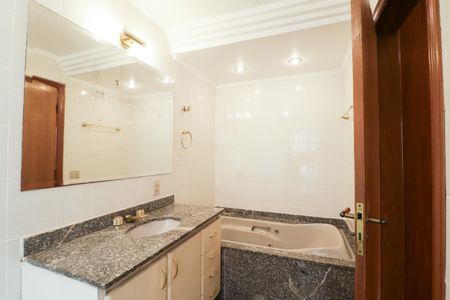 Apartamento à venda com 145m², 3 quartos e 3 vagasBanheiro da Suíte