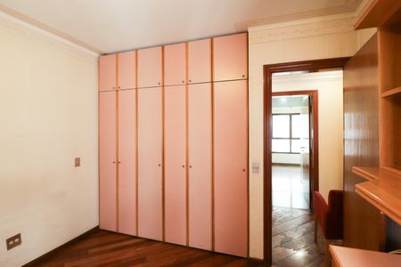 Apartamento à venda com 145m², 3 quartos e 3 vagasQuarto 2