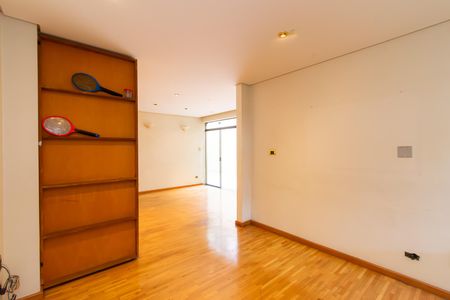 Sala de casa à venda com 6 quartos, 180m² em Vila da Saúde, São Paulo