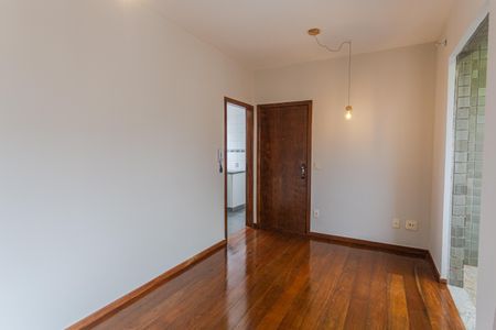 Sala de apartamento para alugar com 2 quartos, 72m² em Santa Tereza, Belo Horizonte