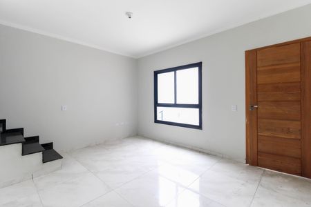 Sala de casa de condomínio para alugar com 2 quartos, 80m² em Vila Curuçá Velha, São Paulo